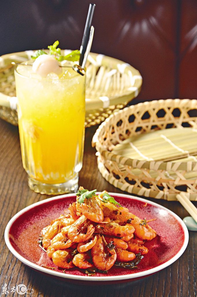 吃虾时搭配的最佳饮料选择