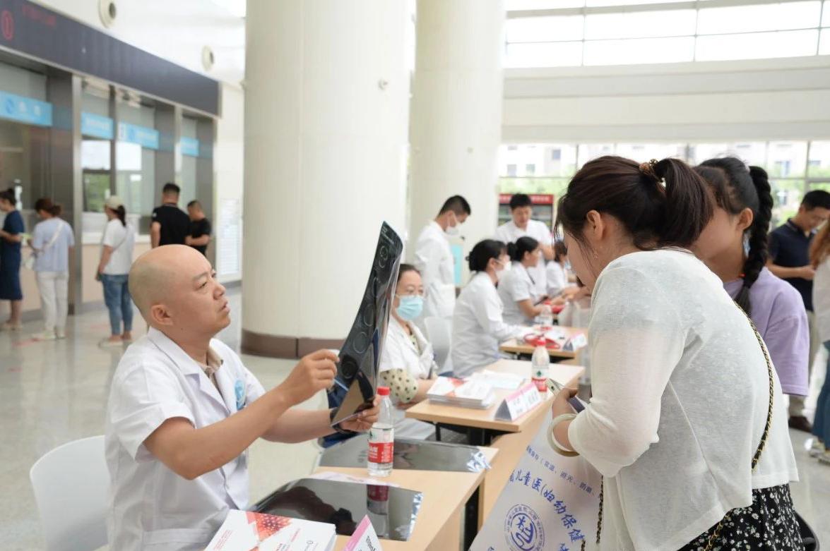 中国小儿普外科专家，引领小儿普外科领域的杰出人物