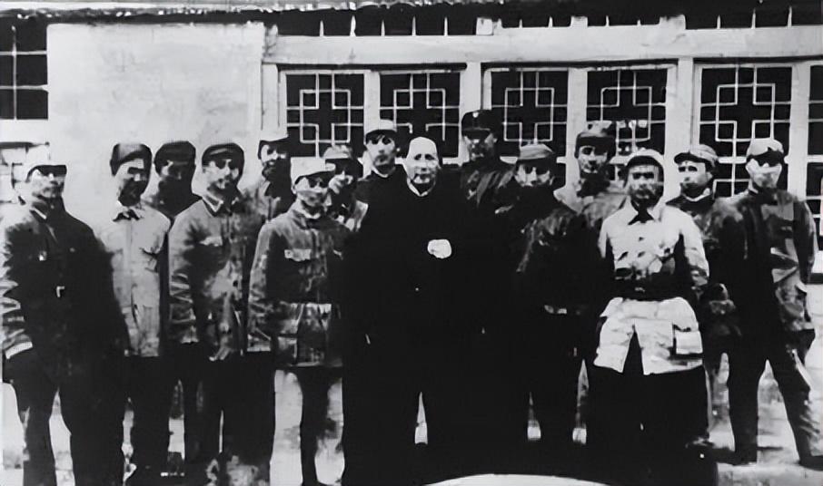 新疆军区军人待遇，荣誉与责任的体现
