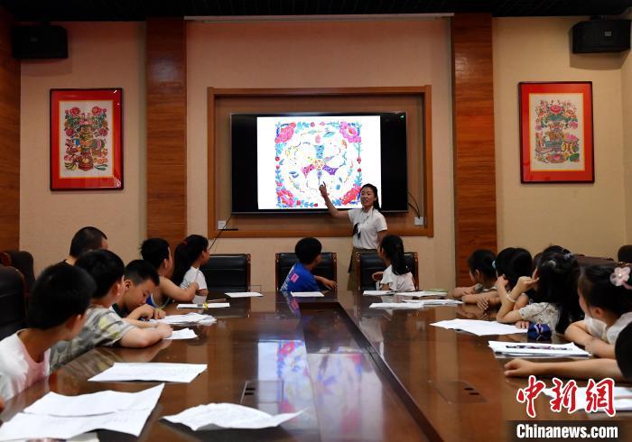 一本描写回族的反动书，历史、文化与社会背景的反思