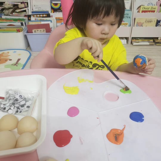 关于美术早教教案，针对两岁儿童的美术启蒙教育